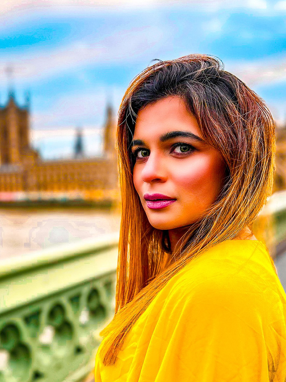 Mahnaz Syed, mobile makeup artist based in Dunstable, Bedfordshire