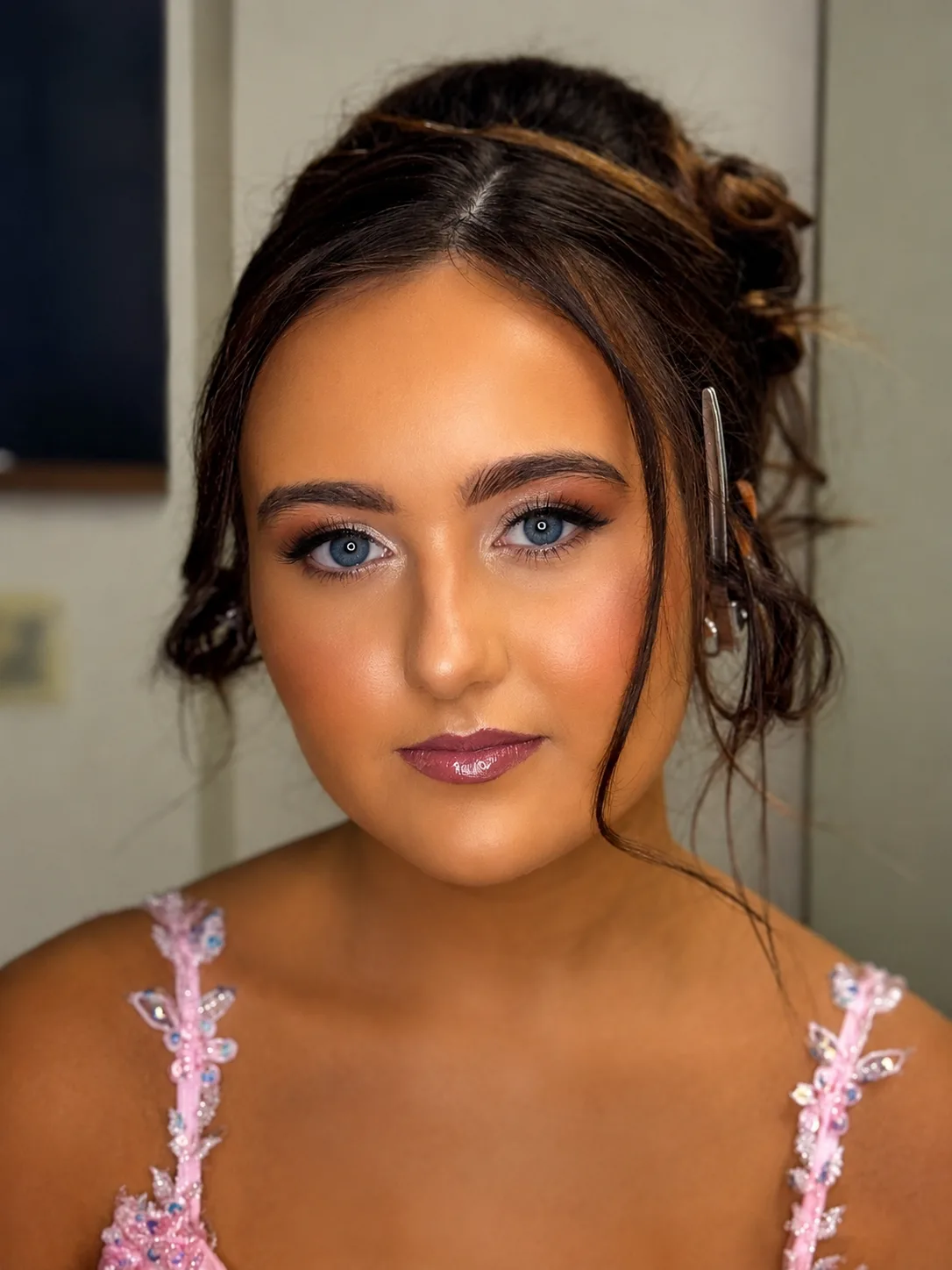 Prom makeup - warm bronze eye with teal glitter, berry-mauve lip and pink floral dress by MZ Makeup